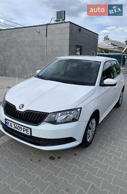 Хэтчбек Skoda Fabia 2016 в Вишневом