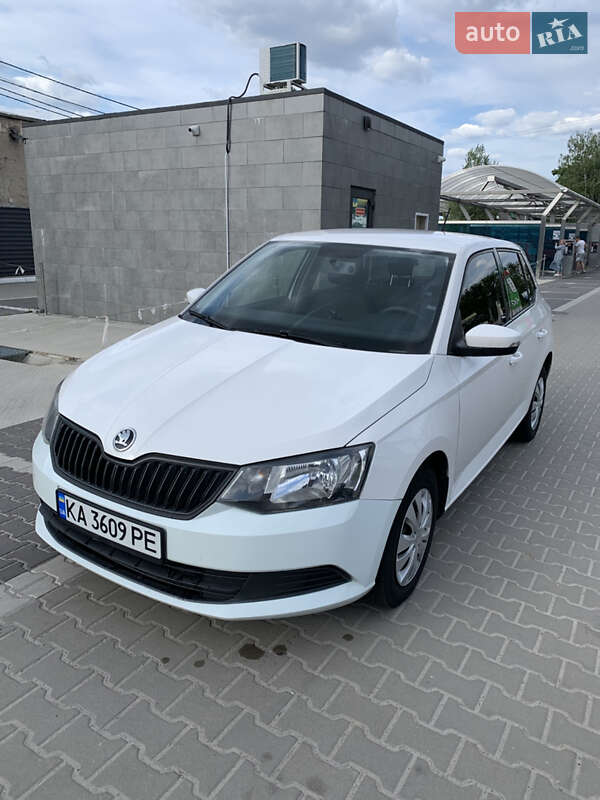 Хэтчбек Skoda Fabia 2016 в 