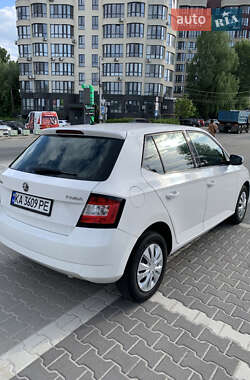 Хэтчбек Skoda Fabia 2016 в 
