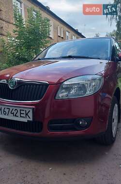 Хэтчбек Skoda Fabia 2008 в 