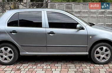 Хэтчбек Skoda Fabia 2004 в 