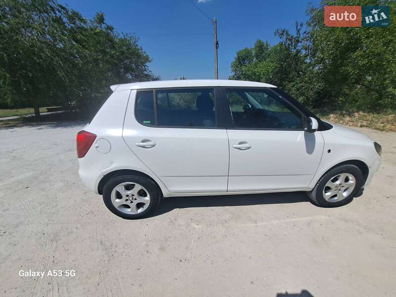 Хэтчбек Skoda Fabia 2014 в Запорожье