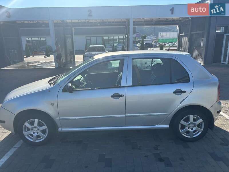 Хэтчбек Skoda Fabia 2003 в Хусте