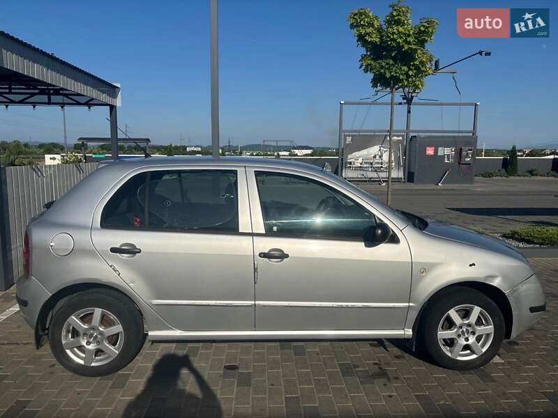 Хэтчбек Skoda Fabia 2003 в Хусте