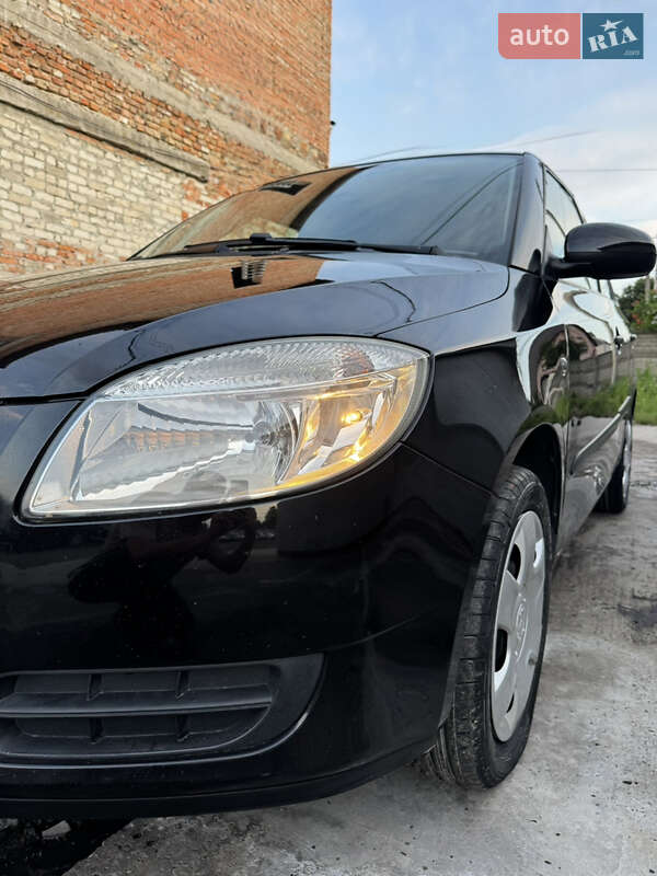 Хэтчбек Skoda Fabia 2009 в Луцке