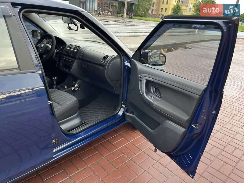 Хэтчбек Skoda Fabia 2011 в Луцке