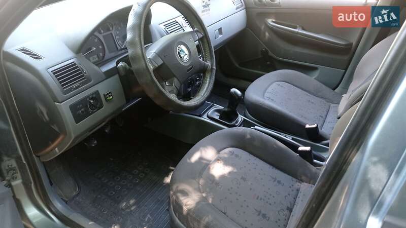 Хэтчбек Skoda Fabia 2002 в Днепре