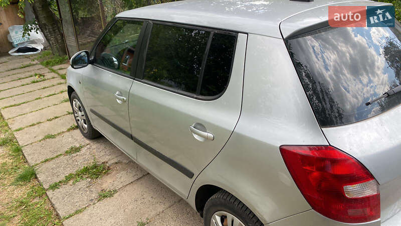 Хэтчбек Skoda Fabia 2010 в Виннице