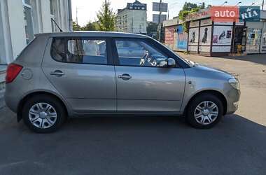 Хэтчбек Skoda Fabia 2012 в 