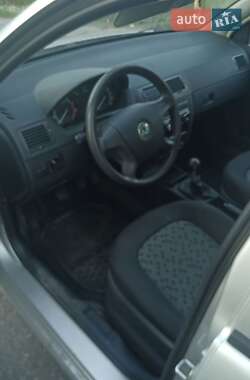 Хэтчбек Skoda Fabia 2005 в 
