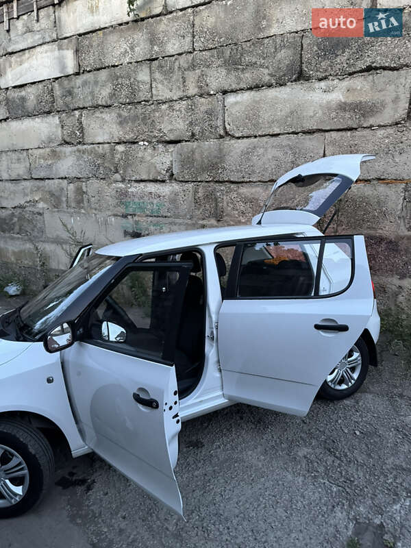 Хэтчбек Skoda Fabia 2011 в Львове