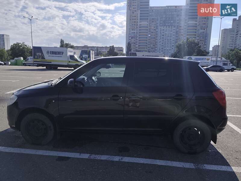 Хетчбек Skoda Fabia 2008 в Києві