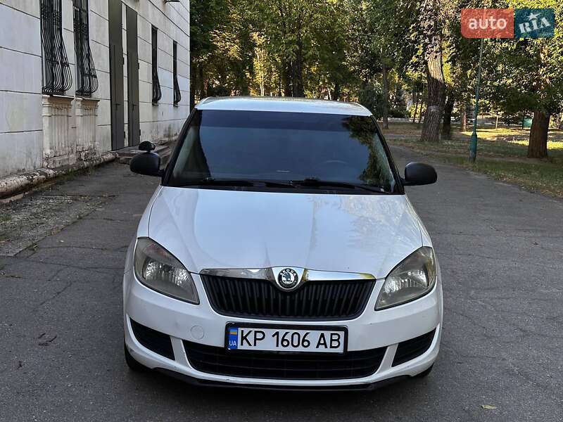 Хэтчбек Skoda Fabia 2012 в 