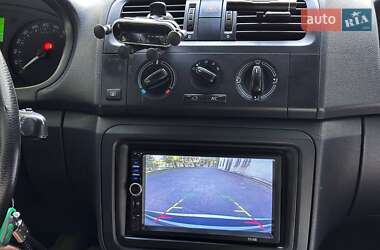 Хэтчбек Skoda Fabia 2012 в 