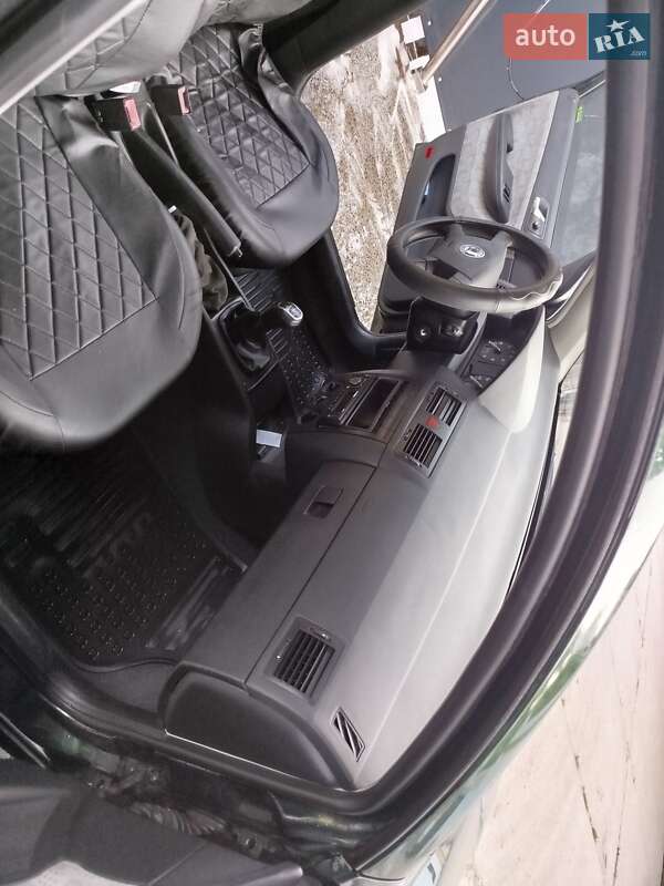 Седан Skoda Fabia 2002 в Старокостянтинові