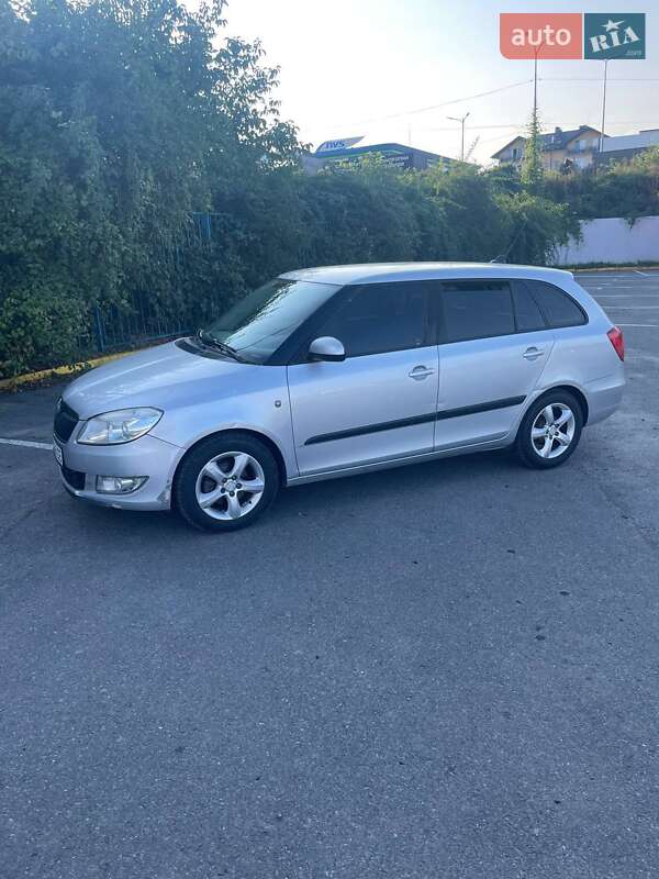 Универсал Skoda Fabia 2010 в Ужгороде