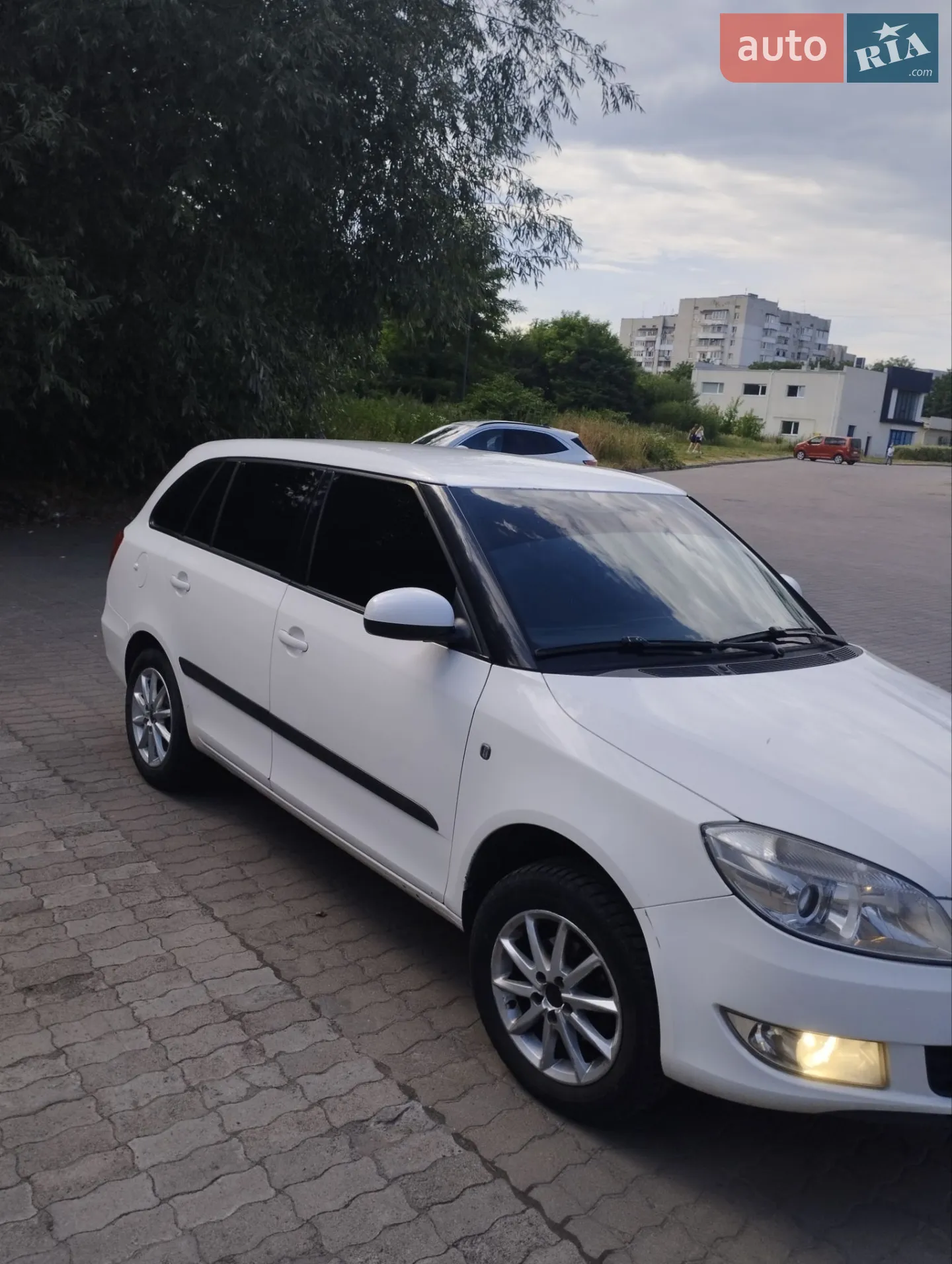 2010 Skoda Fabia - мініатюра 2