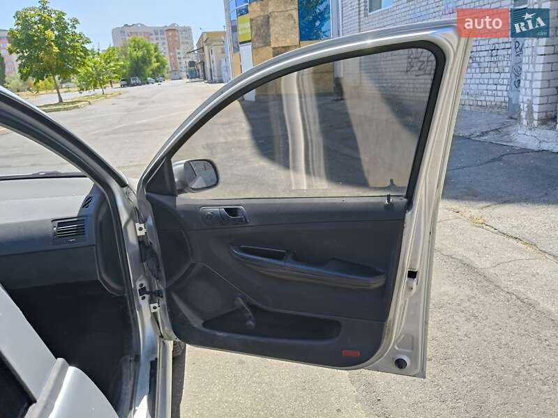 Хэтчбек Skoda Fabia 2005 в Арбузинке