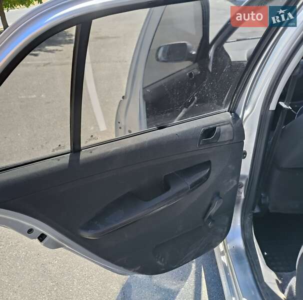 Хэтчбек Skoda Fabia 2005 в Арбузинке