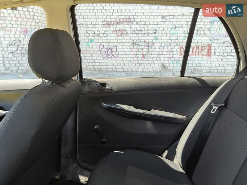 Хэтчбек Skoda Fabia 2005 в Арбузинке