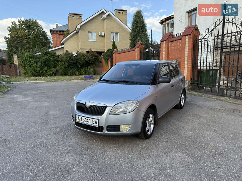 Хэтчбек Skoda Fabia 2008 в 