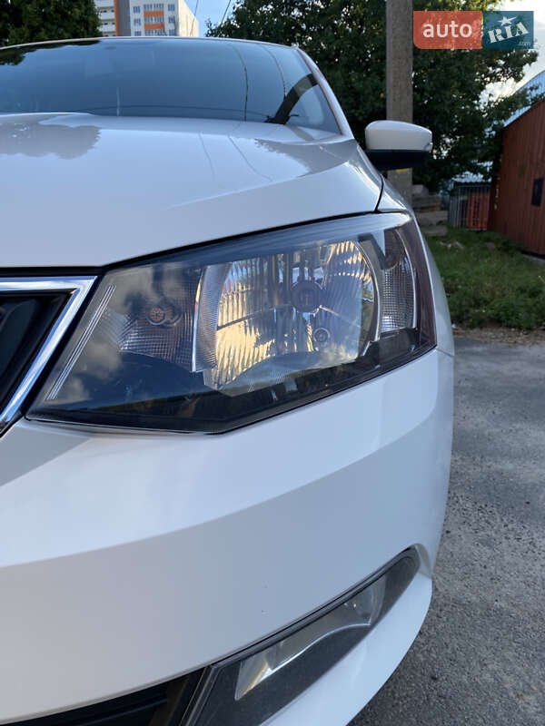 Хетчбек Skoda Fabia 2016 в Києві