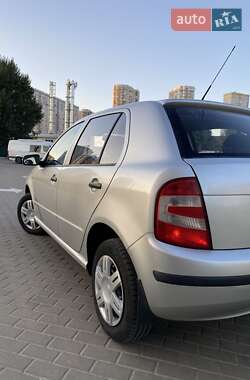 Хэтчбек Skoda Fabia 2006 в 