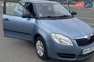 Хэтчбек Skoda Fabia 2009 в 