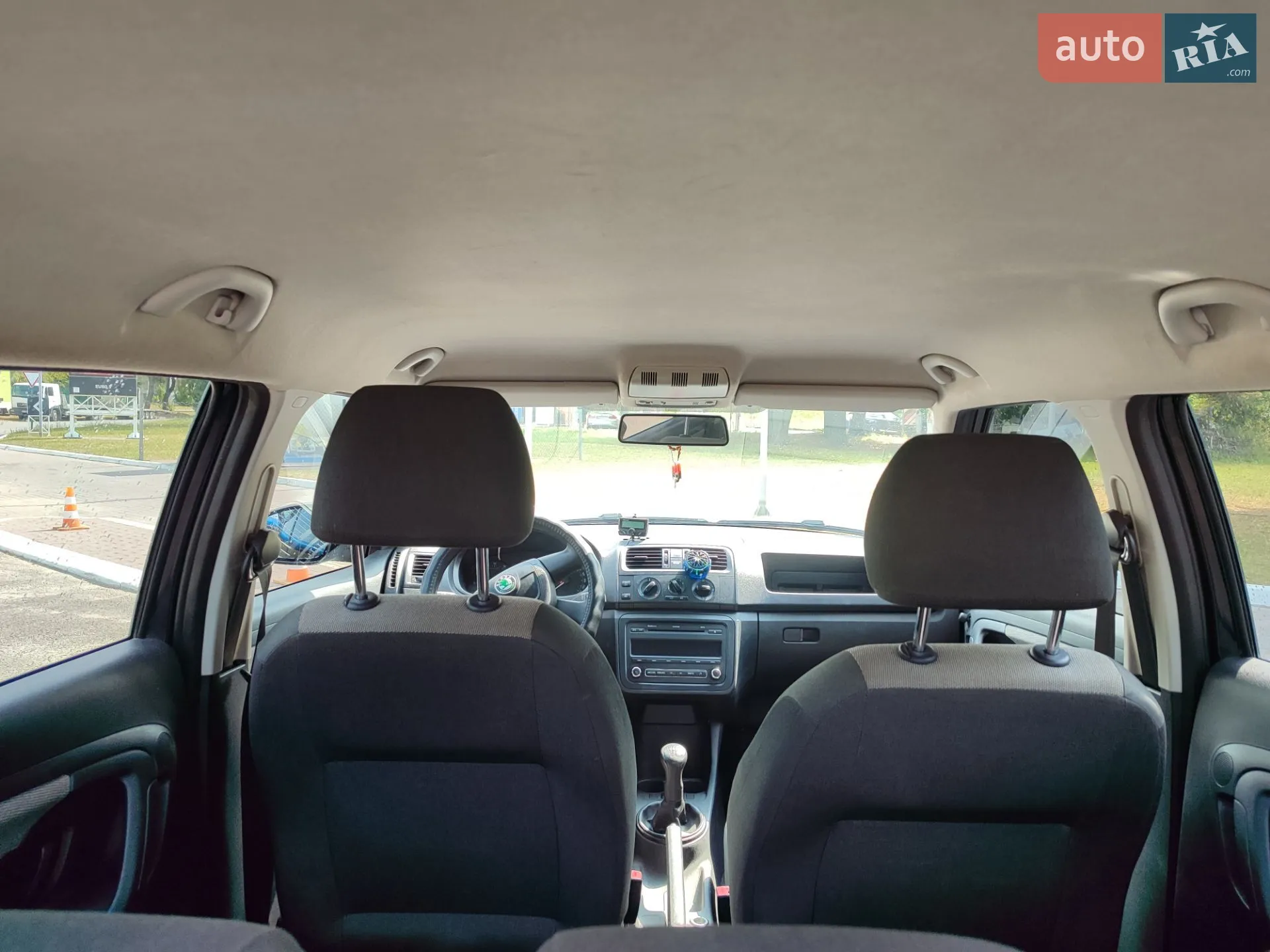 2011 Skoda Fabia - мініатюра 3