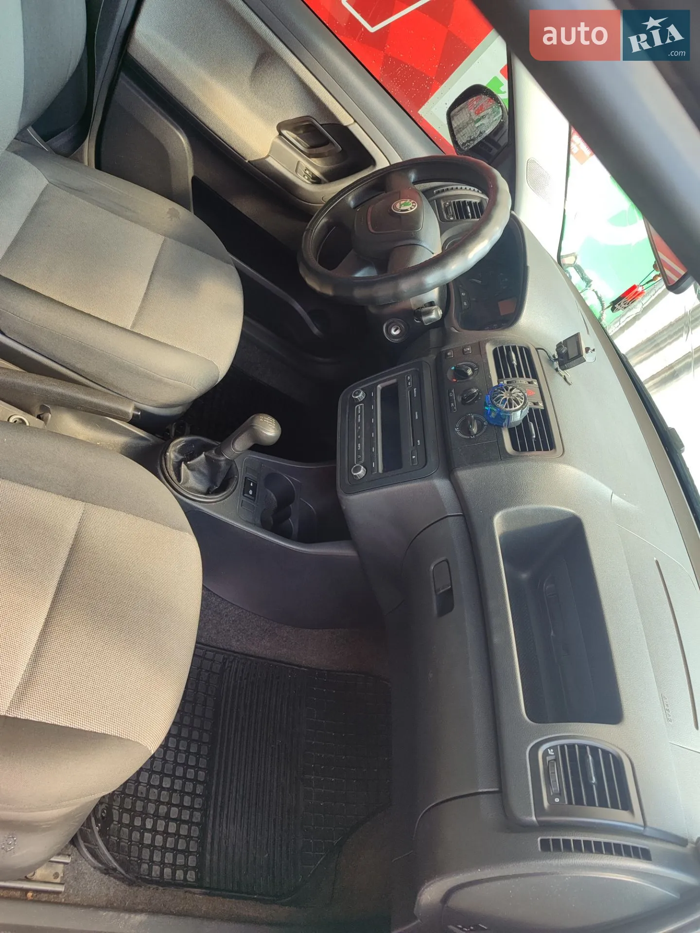 2011 Skoda Fabia - мініатюра 12