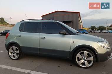 Хэтчбек Skoda Fabia 2010 в 