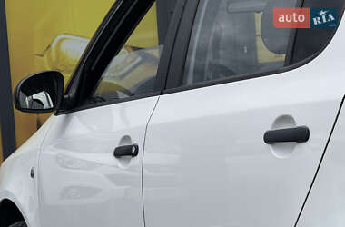 Хэтчбек Skoda Fabia 2009 в 