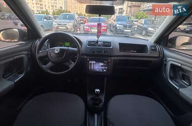 Хэтчбек Skoda Fabia 2011 в 