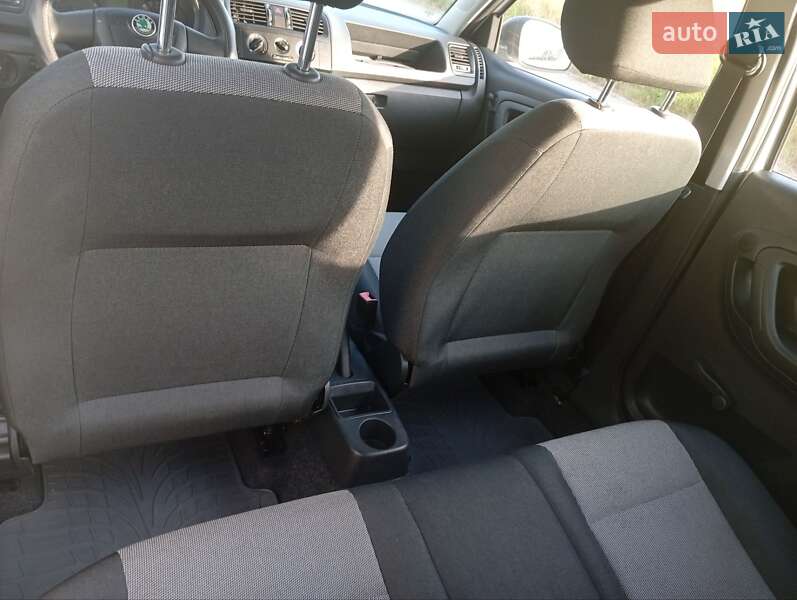 Хэтчбек Skoda Fabia 2011 в Ровно фото 14 Хэтчбек Skoda Fabia 2011 в Ровно