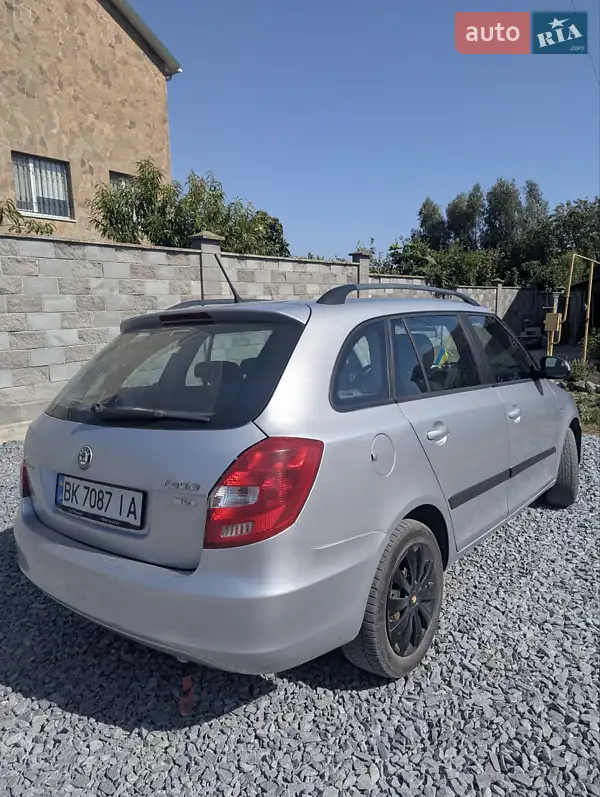 Skoda Fabia 2011 VIN TMBJM25J1C3028818 фото оголошення 4 з 41
