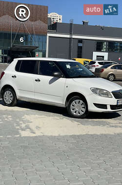 Хэтчбек Skoda Fabia 2011 в 