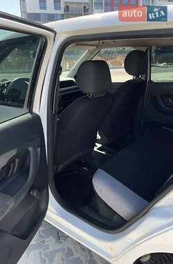 Хэтчбек Skoda Fabia 2011 в 