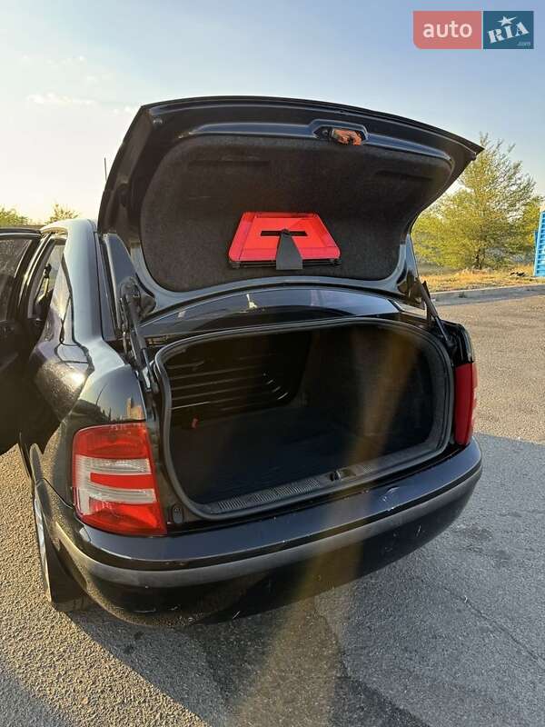 Седан Skoda Fabia 2006 в Запорожье