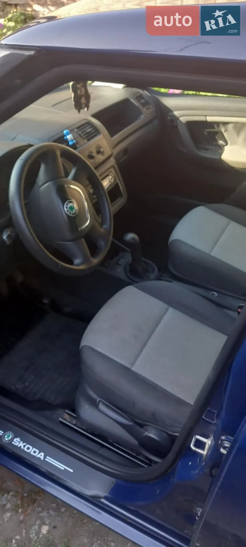 2011 Skoda Fabia - мініатюра 2