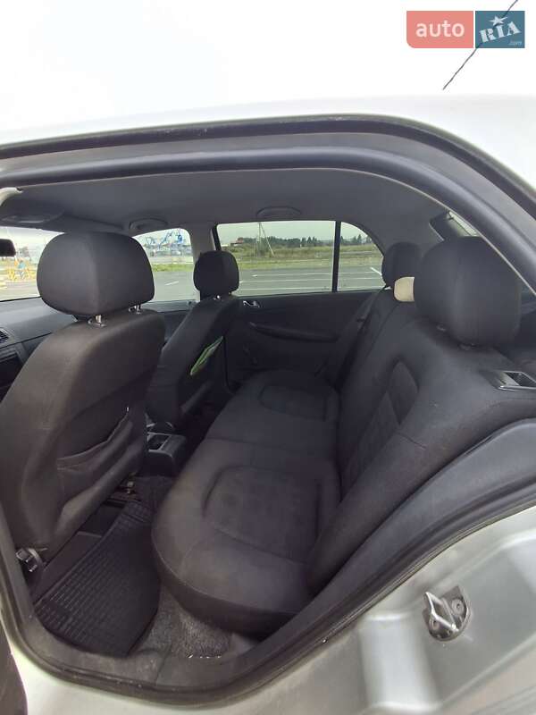 Хэтчбек Skoda Fabia 2005 в Львове