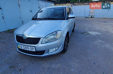 Хэтчбек Skoda Fabia 2011 в 