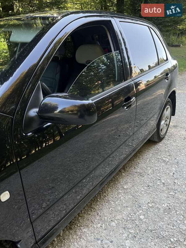 Хетчбек Skoda Fabia 2006 в Волочиську