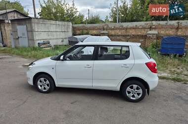 Хэтчбек Skoda Fabia 2011 в 