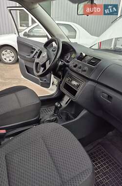 Хэтчбек Skoda Fabia 2011 в 