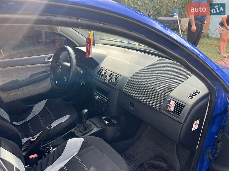 Хетчбек Skoda Fabia 2002 в Гайсину