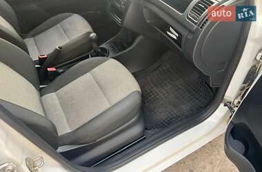 Хэтчбек Skoda Fabia 2011 в 