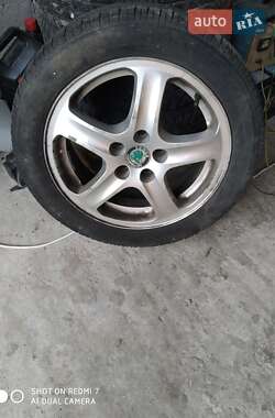 Хетчбек Skoda Fabia 2001 в 