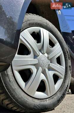 Хэтчбек Skoda Fabia 2011 в 