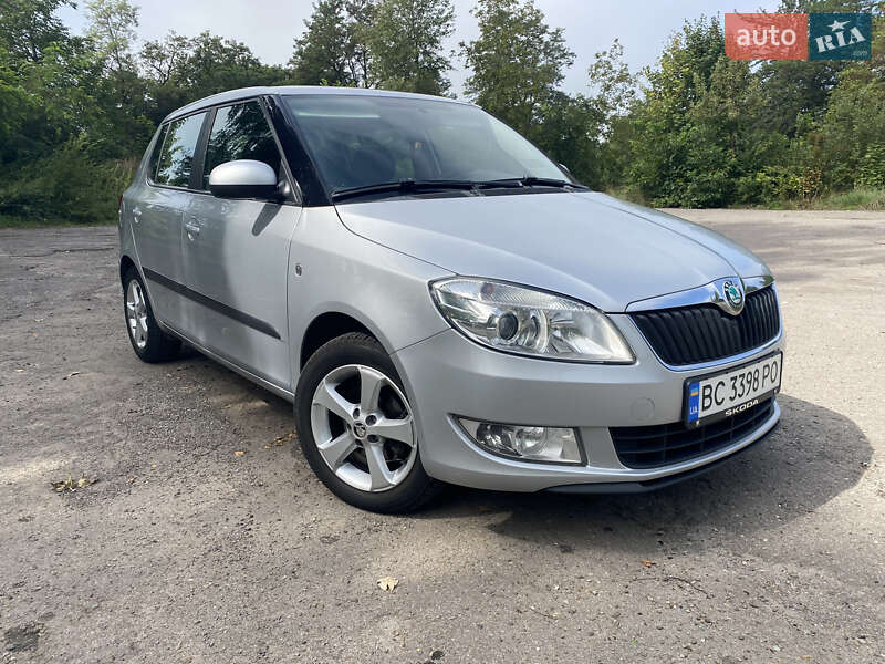 Хэтчбек Skoda Fabia 2011 в 