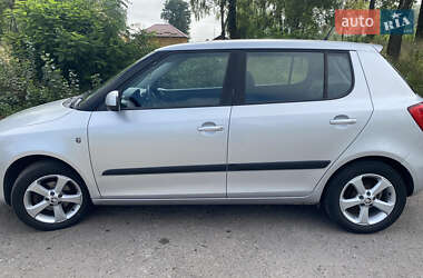 Хэтчбек Skoda Fabia 2011 в 
